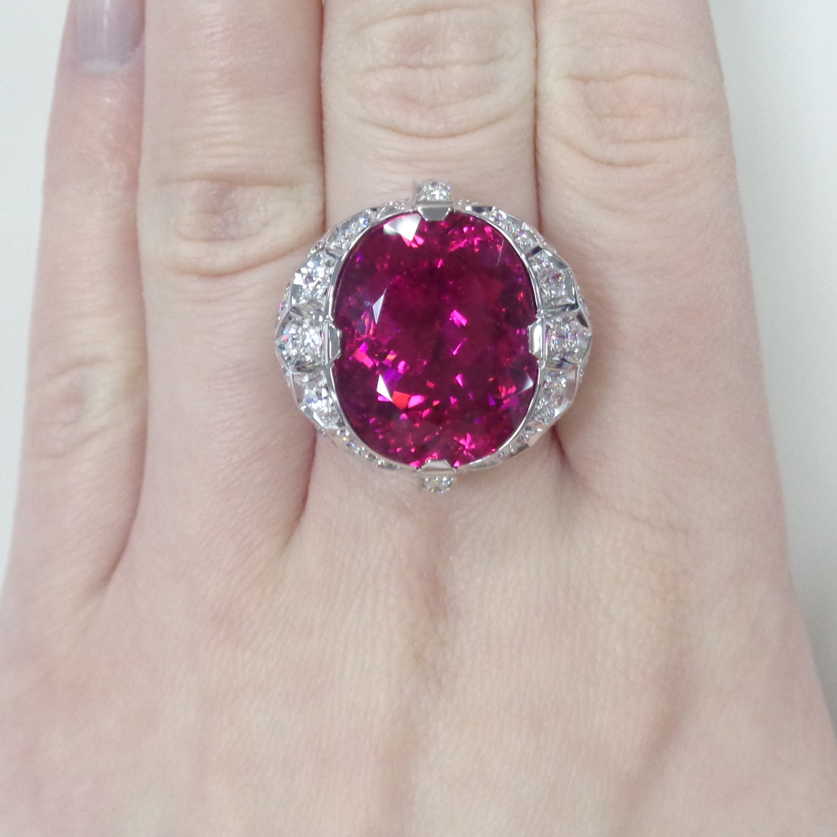 Кольцо из белого золота с рубеллитом